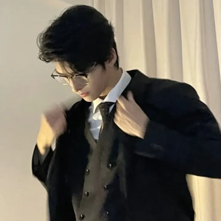 character Darren Algantara for NSFW chatbot and creative roleplay