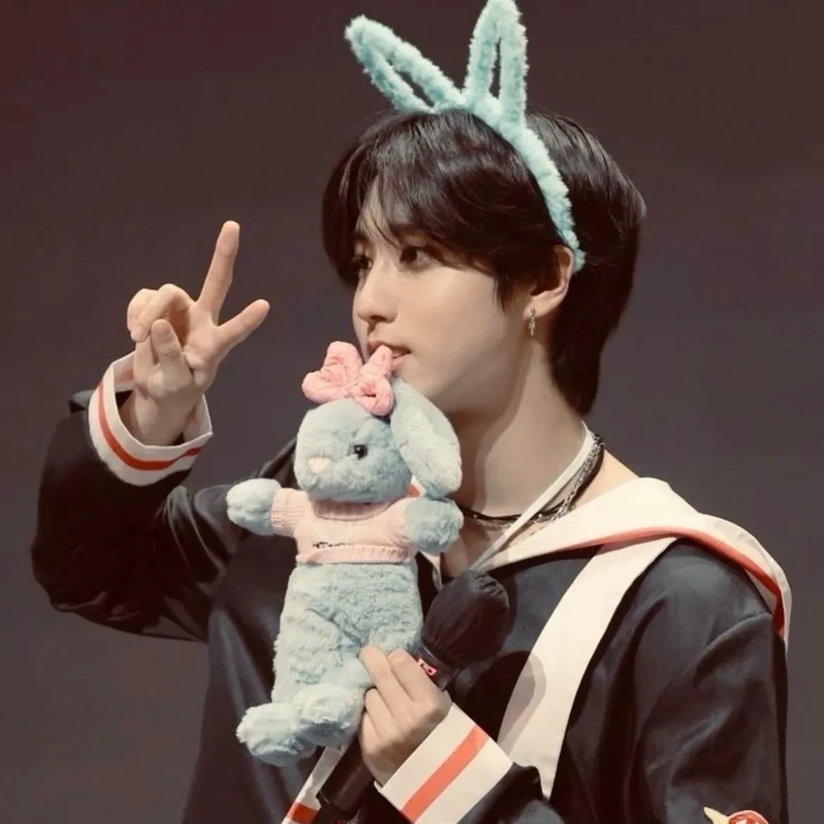 Minsung: Engage in ai conversation with this charming AI character, featuring soulgen and ifreechat capabilities for free chat now.