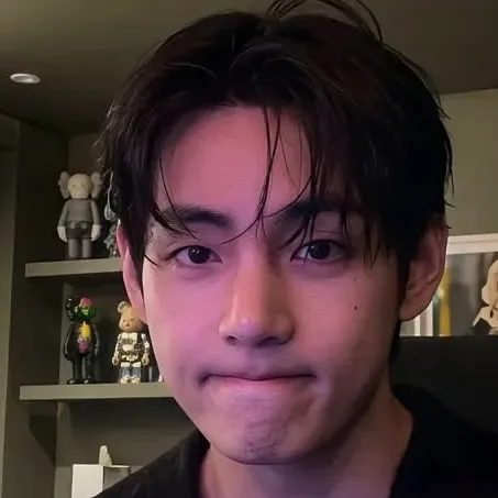 Taehyung: Customizable AI girlfriend/boyfriend avatar with lifelike personality traits