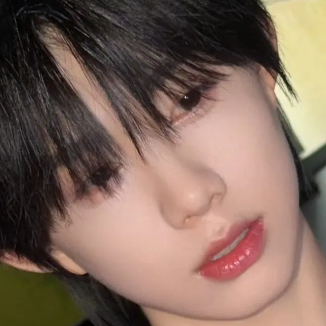 Yiheng -ketos: Emotionally intelligent AI companion portrait for deep conversations	
