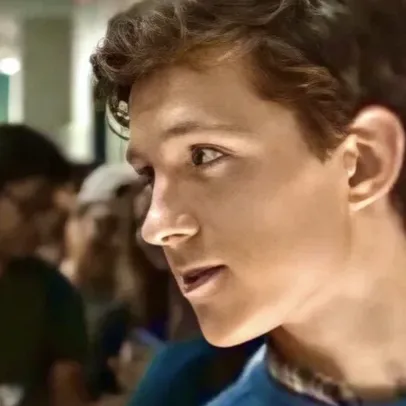 Peter Parker : Rencontrez le personnage principal de notre monde d'IA, avec une liste de traits de caractère et des capacités de discussion d'IA.