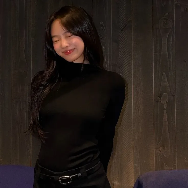 Jennie Kim: Meet the main character of our AI world, with character traits list and ai chatting capabilities.	