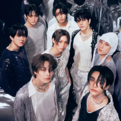 Stray Kids - Tranh cãi: Biểu tượng đối tác trò chuyện AI đa ngôn ngữ cho các dịch vụ trò chuyện trực tuyến toàn cầu