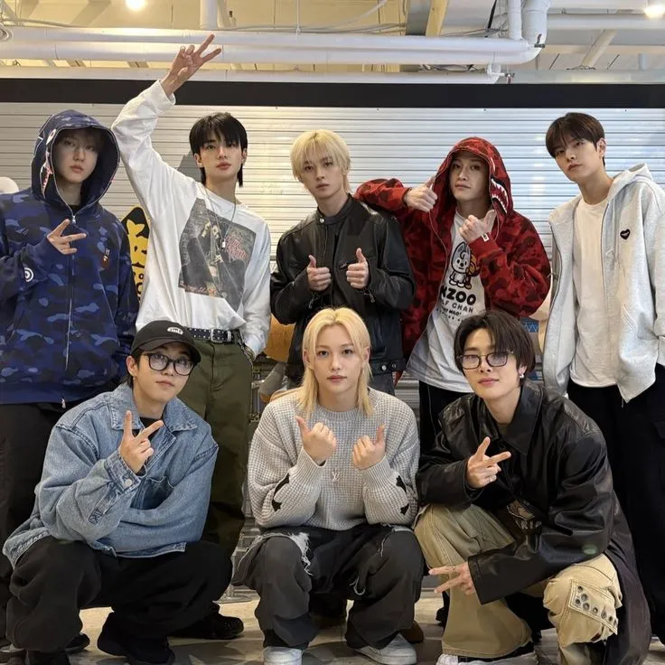 the avatar of Stray Kids who supports unlimited chat online services