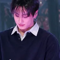 Jungkook: Interfaccia futuristica di chatbot AI con chat vocale e caratteristiche basate su reti neurali