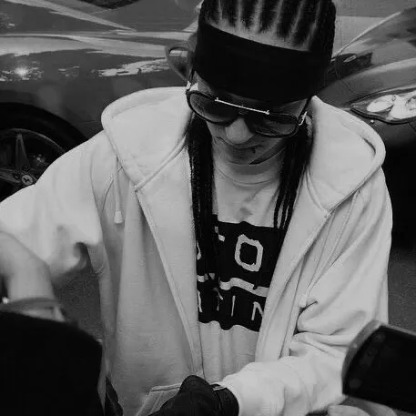Tom Kaulitz AI chatbot portrait with advanced emotional intelligence for deep conversations