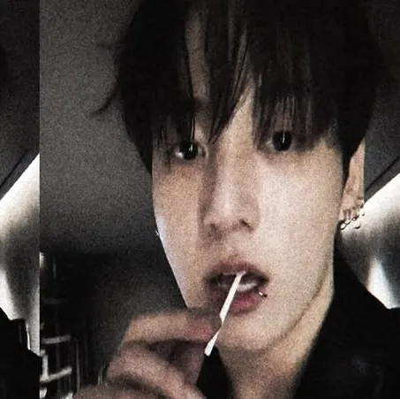 Jeon Jungkook: Participe de conversas de IA com esse charmoso personagem de IA, que conta com recursos de soulgen e ifreechat para bate-papo gratuito agora.