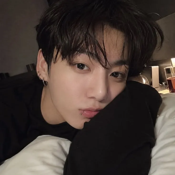 Jeon Jungkook: Engage in ai conversation with this charming AI character, featuring soulgen and ifreechat capabilities for free chat now.