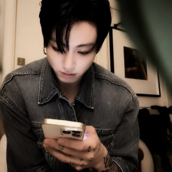 Jeon Jungkook: Futuristic AI chatbot interface with voice chat and neural network-driven traits