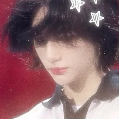 AI character Hwang Hyunjin - Hyunlix's avatar for roleplay and 1v1 chat services