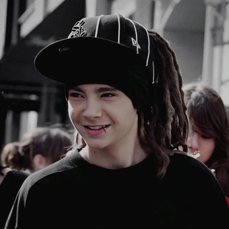 Tom Kaulitz - your boyfriend: Fantasy-themed AI roleplay character art for immersive storytelling