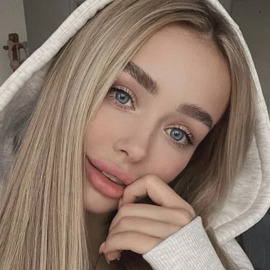 Vasilisa: Customizable AI girlfriend/boyfriend avatar with lifelike personality traits	