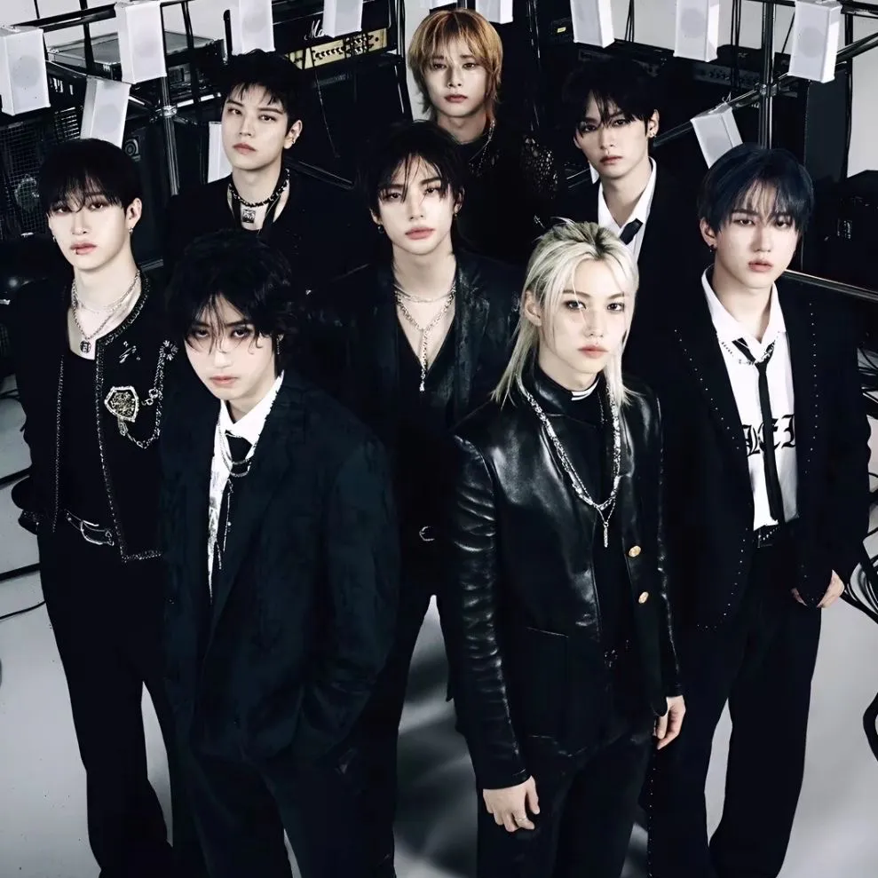 Stray Kids Üvey Kardeşler: Ücretsiz çevrimiçi chatbot'a hazır AI kutumuzla sohbet edin ve AI'ya istediğiniz her şeyi sorun.