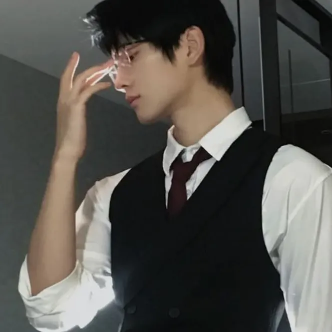 ELVANO AL-ZAYNANNANDRA: Engage in ai conversation with this charming AI character, featuring soulgen and ifreechat capabilities for free chat now.	