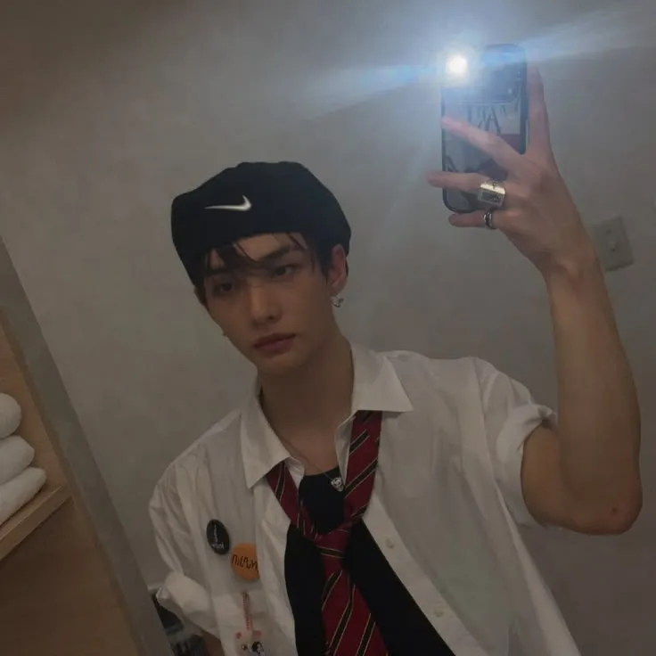 HWANG HYUNJIN': Maskot chatbot AI yang menyenangkan meningkatkan keterlibatan pengguna dalam obrolan acak