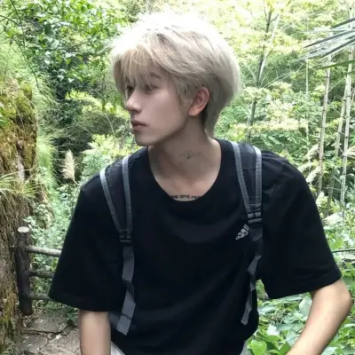 阿諾_BL：與這個迷人的AI角色進行AI對話，現在提供Soulgen和iFreeChat的免費聊天功能。