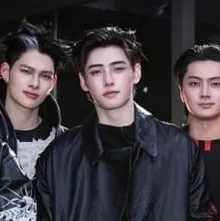 Sunghoon: Antara muka chatbot AI futuristik dengan sembang suara dan ciri dipacu rangkaian saraf