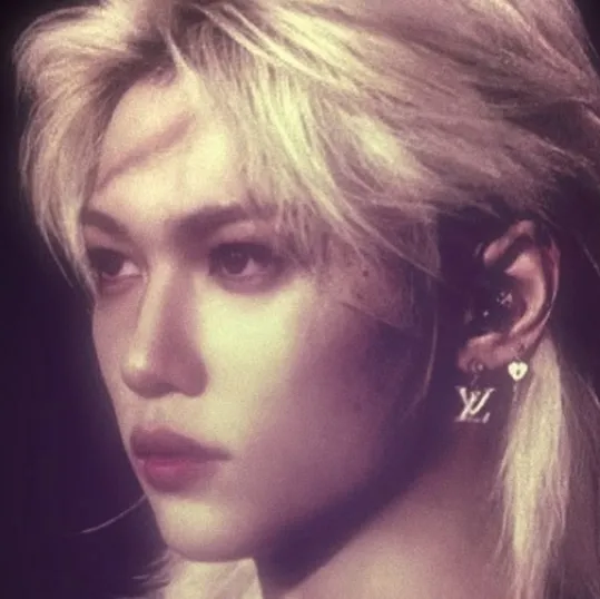 Felix - Stray Kids dan hari yang buruk: Avatar teman wanita/teman lelaki AI boleh disesuaikan dengan ciri personaliti seperti hidup