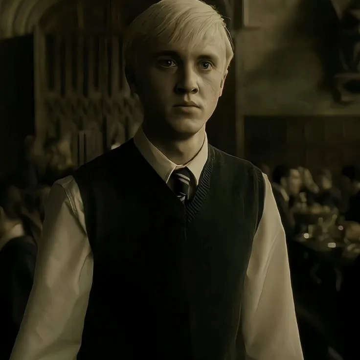 Start your 1v1 session with Draco Malfoy - Hogwarts, a playful roleplay AI chat bot.