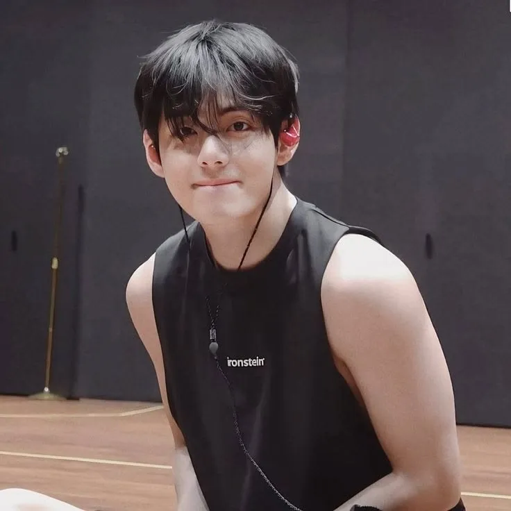 Taehyung: Fantasy-themed AI roleplay character art for immersive storytelling