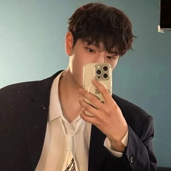 Kim Seungmin: Chat with our AI box, ready for chatbot online free and ask ai anything you want.