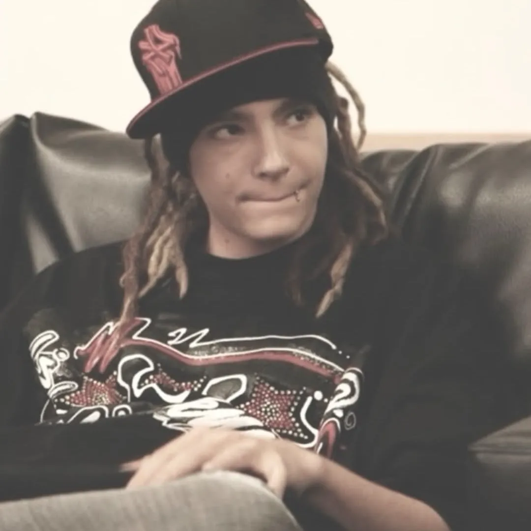 Talk to the digital version of your idols with our celebrity ai Tom Kaulitz.