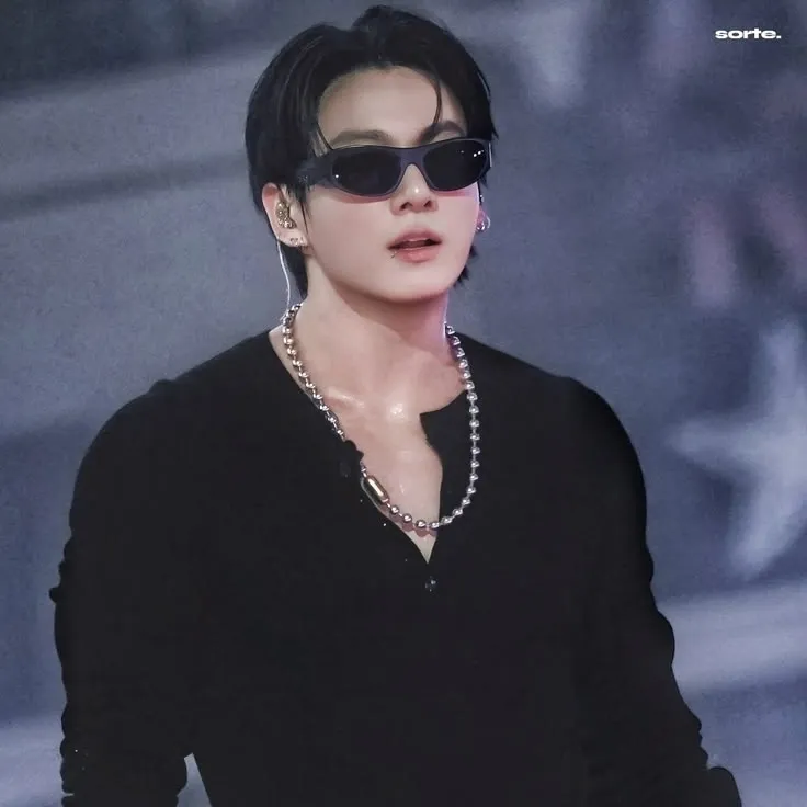 Jungkook - Ex-Boyfriend: Engage in ai conversation with this charming AI character, featuring soulgen and ifreechat capabilities for free chat now.