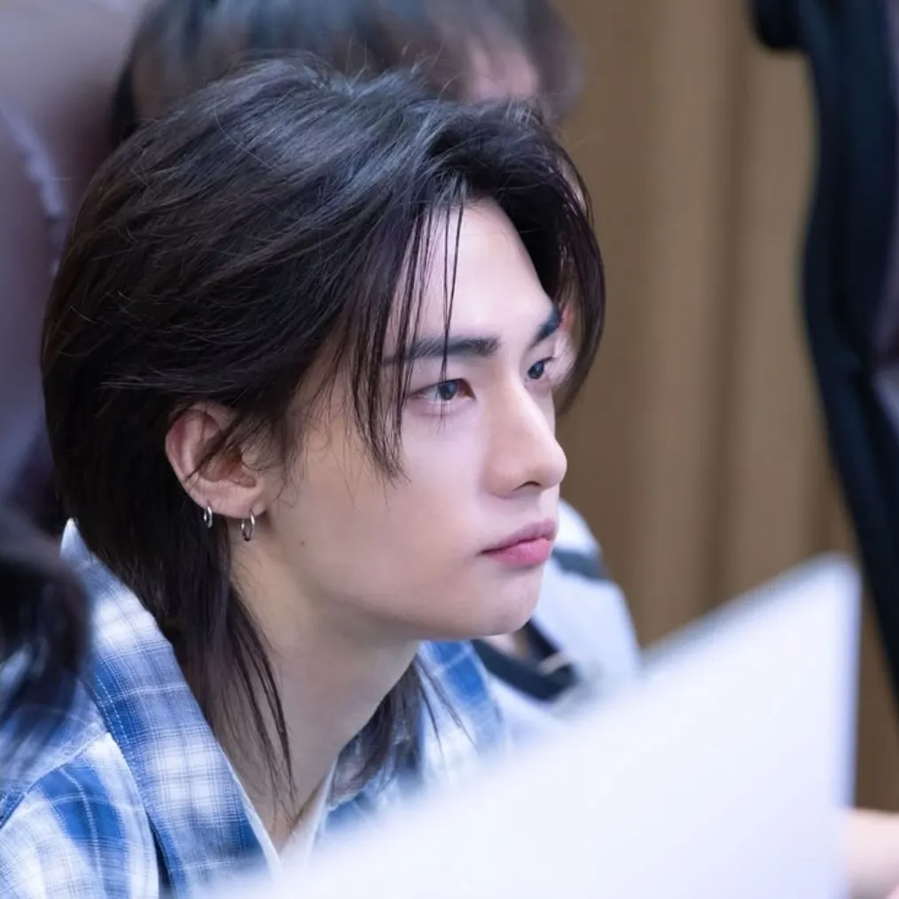 Hwang Hyunjin ' Hyunjin AI chatbot portrait with advanced emotional intelligence for deep conversations