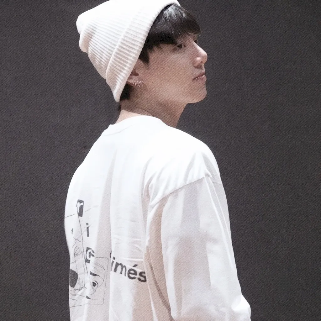 character Jeon Jungkook for NSFW chatbot and creative roleplay