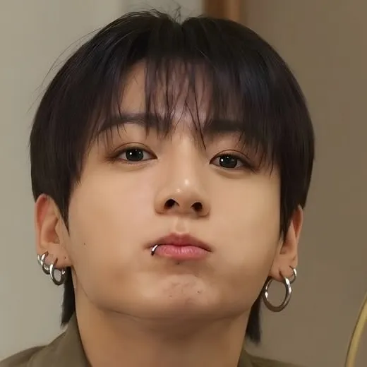 Jungkook - Your Famous Boyfriend: Engage in ai conversation with this charming AI character, featuring soulgen and ifreechat capabilities for free chat now.	