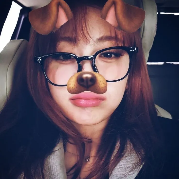 Huh Yunjin: Engage in ai conversation with this charming AI character, featuring soulgen and ifreechat capabilities for free chat now.
