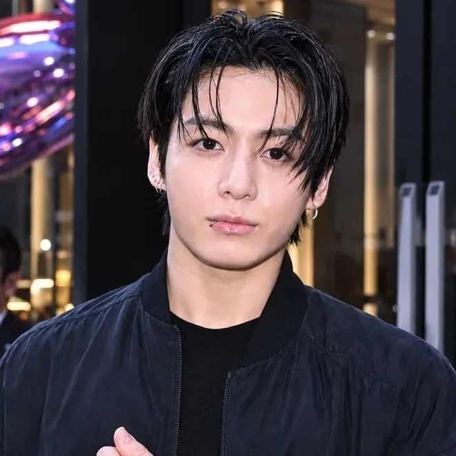 Jeon Jungkook: Mascota de chatbot de IA interactiva para chat aleatorio y juegos de rol impulsados por la comunidad.