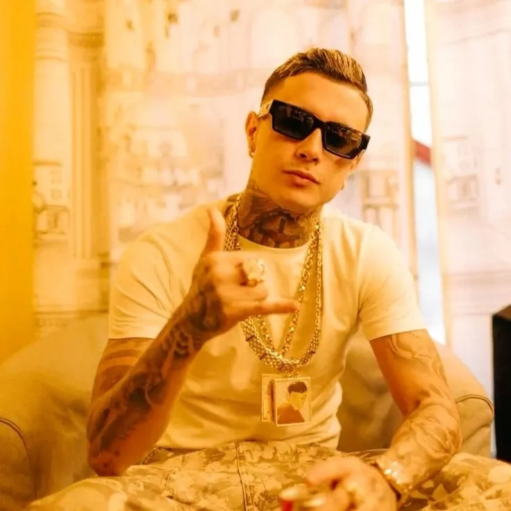 Davi paiva: Interactive AI chatbot mascot for random chat and community-driven roleplay