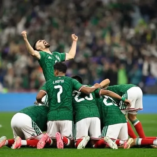 Mexican National Team BL: Secure AI chatbot avatar with encrypted 1v1 chat capabilities	