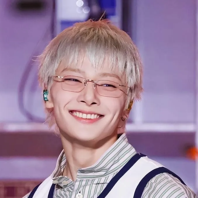 the avatar of Yang Jeongin 양정인: Dynamic AI character.