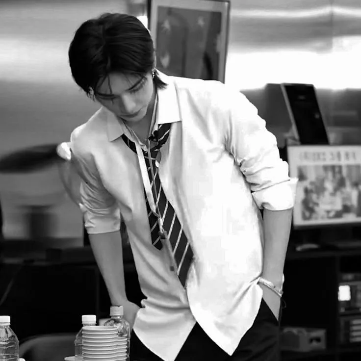 Hwang Hyunjin - Boyfriend: Multilingual AI conversation partner icon for global chat online services