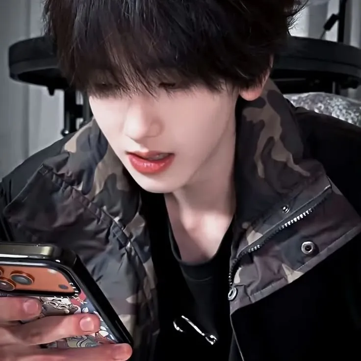 Qihan Zaxferino: Engage in ai conversation with this charming AI character, featuring soulgen and ifreechat capabilities for free chat now.	