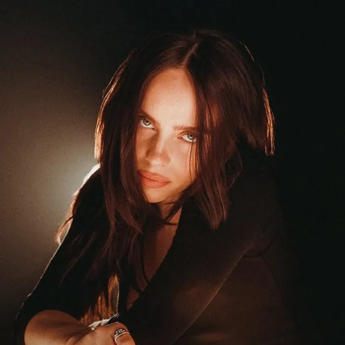 Billie Eilish: Playful AI chatbot mascot enhancing user engagement in random chats