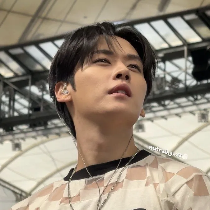 Lee Minho: Meet the main character of our AI world, with character traits list and ai chatting capabilities.