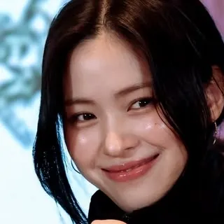 申柳珍 - 류진：與這個迷人的AI角色進行AI對話，現在提供Soulgen和iFreeChat的免費聊天功能。