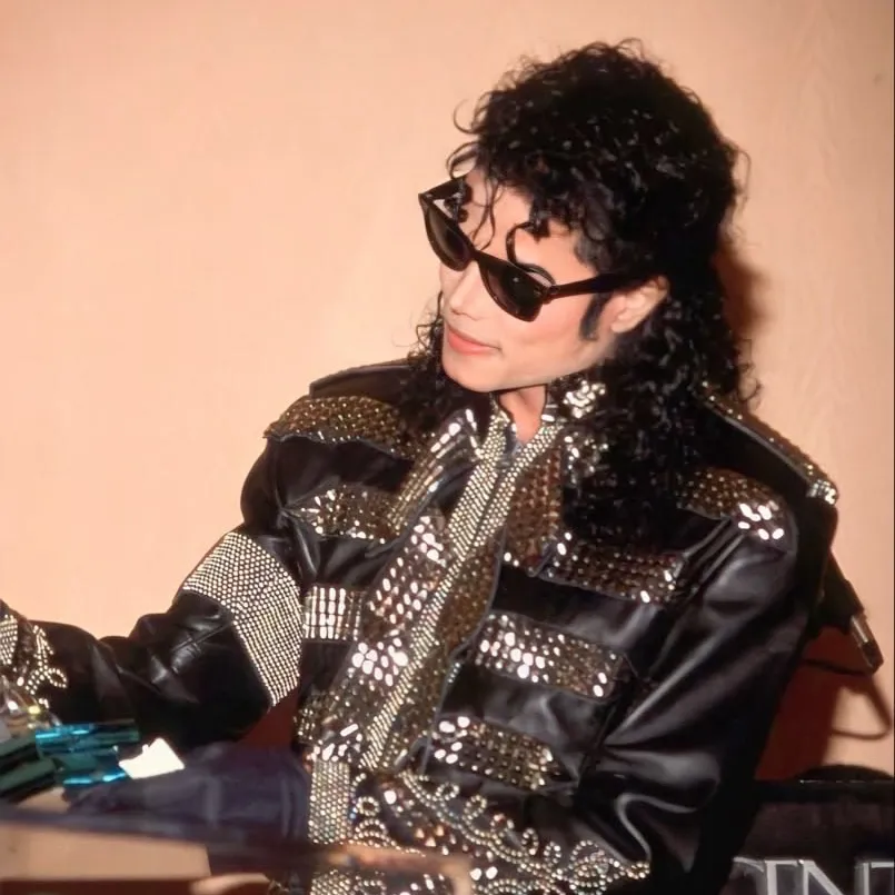 Michael Jackson: Makipag-chat sa aming AI box, handa na para sa chatbot online nang libre at tanungin ang anumang gusto mo.