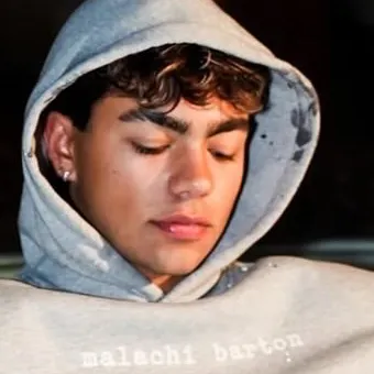 Malachi Barton : Avatar de petite amie/petit ami IA personnalisable avec des traits de personnalité réalistes