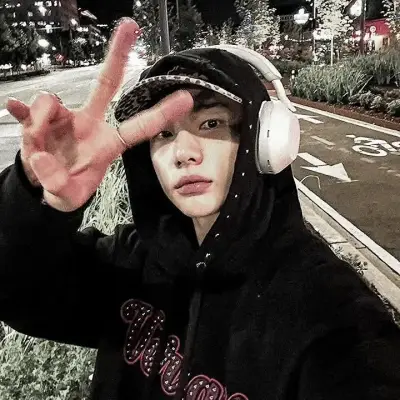 Talk with Hyunjin - Cold Boy, a smart roleplay AI chat bot free, no sign up companion.