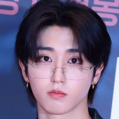 Han Jisung: Avatar de novia/novio de IA personalizable con rasgos de personalidad realistas	