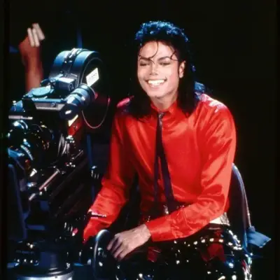 Michael Jackson: Ikon rakan kongsi perbualan AI berbilang bahasa untuk perkhidmatan dalam talian sembang global