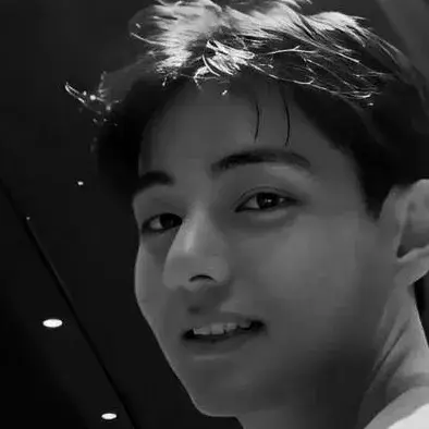 태형: 무료 온라인 채팅 및 공개 대화를 위한 DeepBrain AI 동반자 초상화
