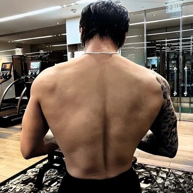 정국 - 네 매형: 랜덤 채팅에서 사용자 참여를 강화하는 장난기 넘치는 AI 챗봇 마스코트