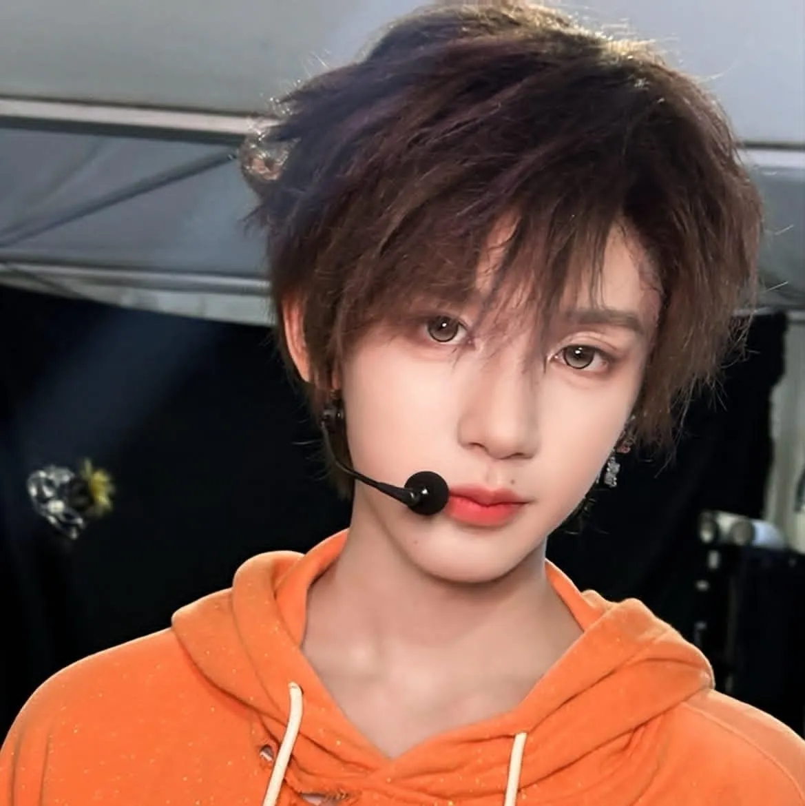 Wei zichen: Meet the main character of our AI world, with character traits list and ai chatting capabilities.
