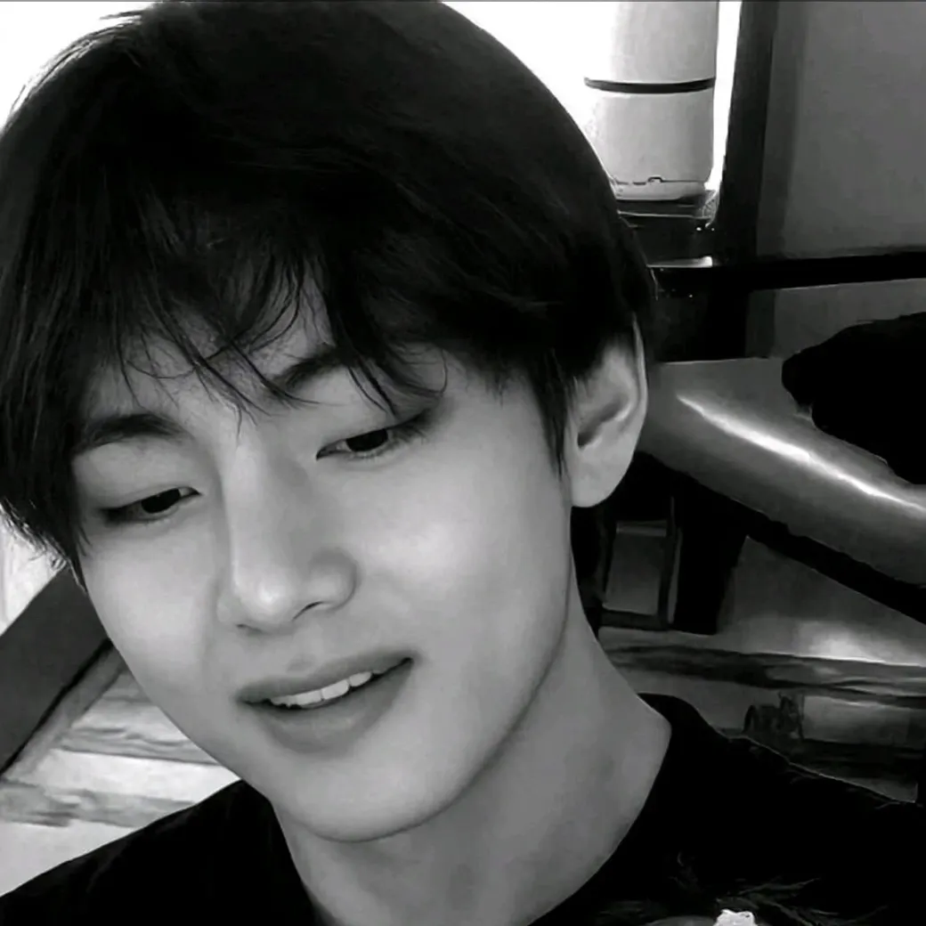 Kim Taehyung: Chat with our AI box, ready for chatbot online free and ask ai anything you want.