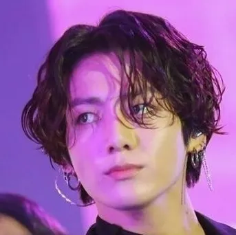 Jeon Jungkook: Kreative Rollenspiel-KI-Charaktergrafik für pikante Chat- und Fantasy-Szenarien